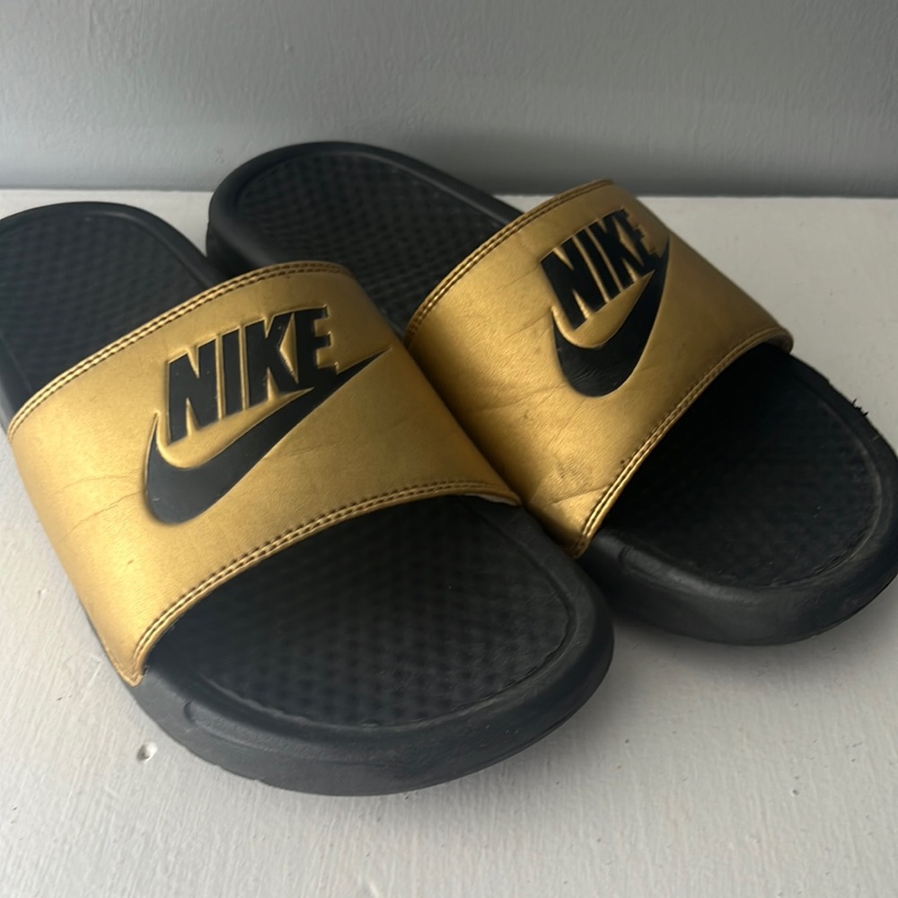 Slides Nike fit tight very comfy